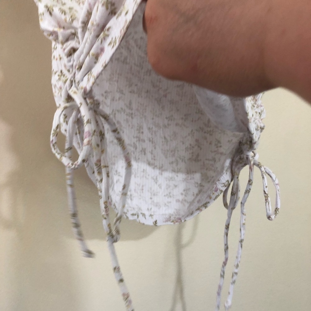 🔴Wild Fable floral Stretchy Crop  top. Scrunched sides short sleeves. Size XL. - Picture 9 of 14